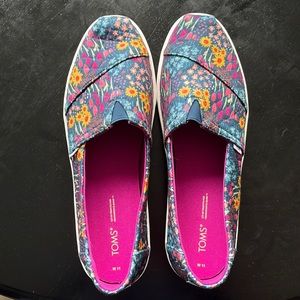 New!! Toms Women Alpargata size 11 with ortholite comfort foam insides.